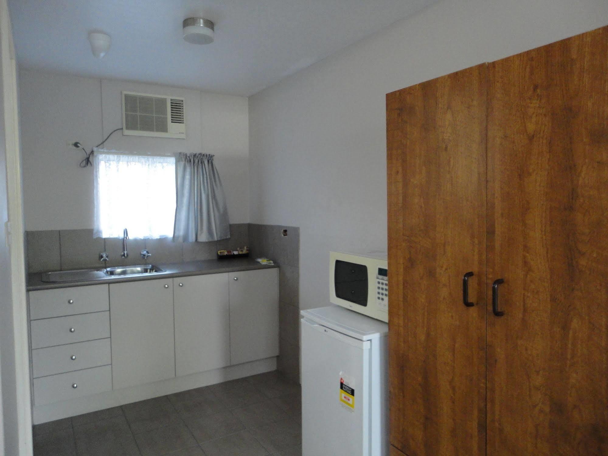 Surf Beach Motel Port Порт Макари Екстериор снимка